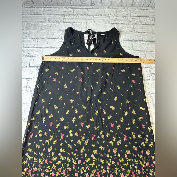 Old Navy Black Floral Dress. V-Neck. Sleeveless. Tie in the Back. Size L. - Picture 4 of 7